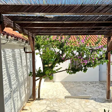 Sea House Villa *