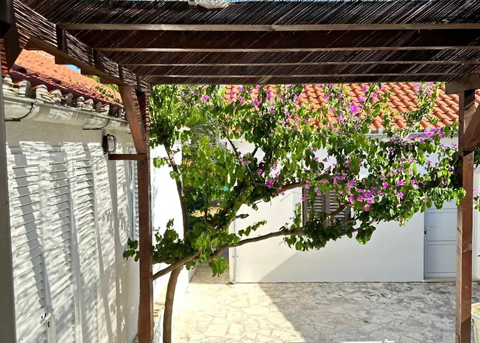 Sea House Villa *